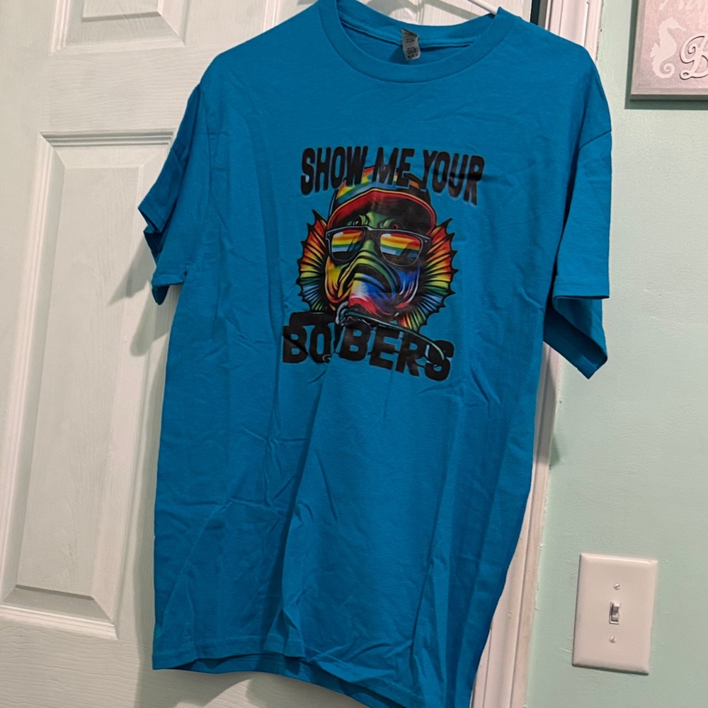 🌹Blue Graphic T-Shirt with Colorful Design. Show me your Bobbers. NWOT
